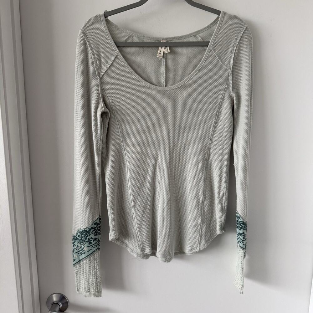 We The Free Womens Waffle Knit Top Patchwork Sleeves Boho Large Green Curved Hem